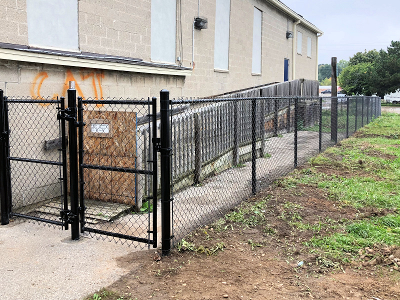 Chain link security fencing